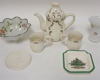 1252 LOT OF CHINA INCLUDING SPODE, A HUMMEL MEDALLION ETC. 
