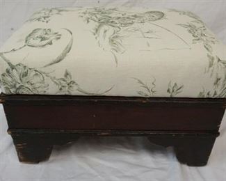 1277 SMALL PRIMITIVE FOOT STOOL 
