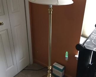 . . . another nice standing lamp (brass)
