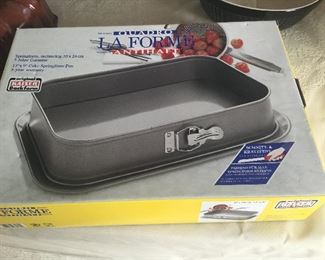 La Forme Antihaft 13”x9” springform pan 