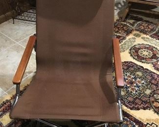 Uchida Z Chair 