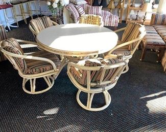 Rattan table with 5 chairs