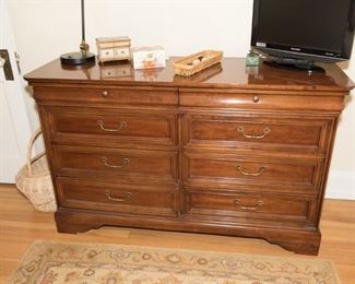 Lexington Maple 8 Drawer Dresser