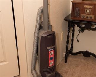 Eureka Contour Vacuum