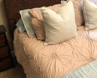 NICE QUEEN BEDDING SET