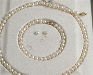 Pearl Necklace Bracelet and Earrings
