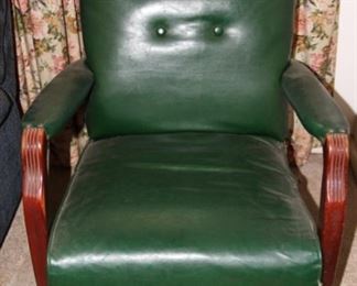 Item Offsite. Please call Lily Pads Interior Market (850) 897-7237 or Teresa (850) 830-5903 for appointment.