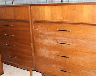 Item Offsite. Please call Lily Pads Interior Market (850) 897-7237 or Teresa (850) 830-5903 for appointment. 34"Lx18"Wx43"H