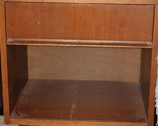 Item Offsite. Please call Lily Pads Interior Market (850) 897-7237 or Teresa (850) 830-5903 for appointment  20"Lx15"Wx23"H