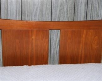 Item Offsite. Please call Lily Pads Interior Market (850) 897-7237 or Teresa (850) 830-5903 for appointment.