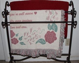 Item Offsite. Please call Lily Pads Interior Market (850) 897-7237 or Teresa (850) 830-5903 for appointment.