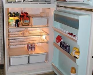 Item Offsite. Please call Lily Pads Interior Market (850) 897-7237 or Teresa (850) 830-5903 for appointment.