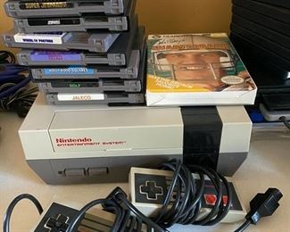 Nintendo entertainment game system with games & controllers N/a D967
