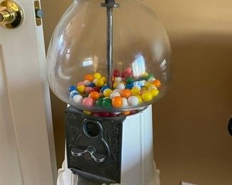 Vintage Pedestal Gum Ball Gumball Candy Dispenser Vending Machine Made In USA 7.5 x 40 tall D964