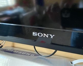 sony Bravia LCD 1080p HDTV kdl 40bx421 39.5x 23.5 D961