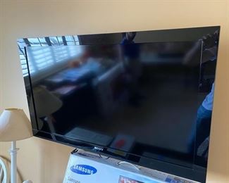 sony Bravia LCD 1080p HDTV kdl 40bx421 39.5x 23.5 D961