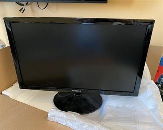 Samsung B300 Series S24B300EL 23.6-Inch Screen Monitor 23.6-Inch Screen Monitor D960