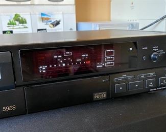 Sony DTC-59ES - Vintage DAT Cassette Player & Recorder 18x13x4.5 HxWxD D954