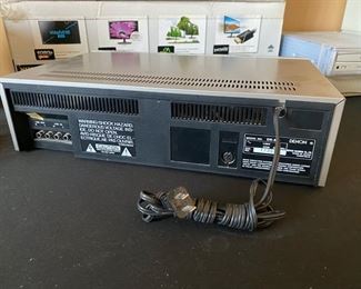 Denon DR-M2 Cassette Player 17x11x4.5 HxWxD D953
