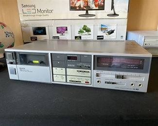 Denon DR-M2 Cassette Player 17x11x4.5 HxWxD D953