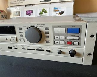 Panasonic Professional DAT (Digital Audio Tape) Player/Recorder (SV-3700) 19x12x5 HxWxD D950