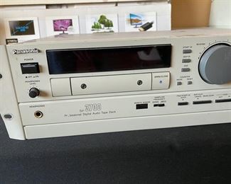 Panasonic Professional DAT (Digital Audio Tape) Player/Recorder (SV-3700) 19x12x5 HxWxD D950