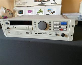 Panasonic Professional DAT (Digital Audio Tape) Player/Recorder (SV-3700) 19x12x5 HxWxD D950