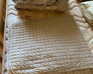 Tranquil Nights queen size comforter, sheets, pillows & other bedding N/A D934