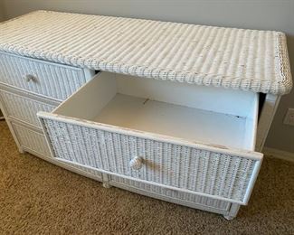 White wicker 6 drawer dresser 60x25x33 HxWxD D927