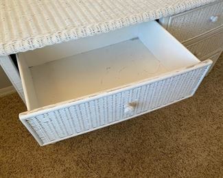 White wicker 6 drawer dresser 60x25x33 HxWxD D927
