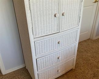 White wicker tall dresser three drawer 30x21x49.5 HxWxD D926
