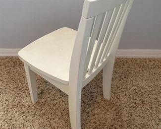 White children’s chair 13Lx13Wx26H D925