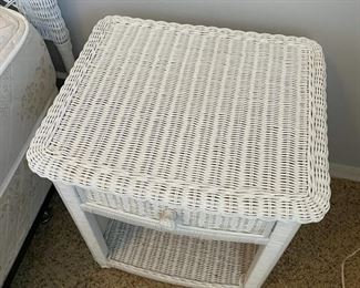 White wicker nightstand #2 21Lx19Wx25H D923