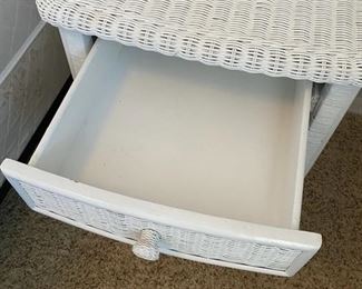 White wicker nightstand #2 21Lx19Wx25H D923