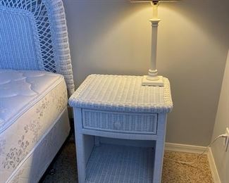 White wicker nightstand #2 21Lx19Wx25H D923