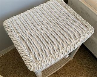 White wicker nightstand #1 21Lx19Wx25H D922