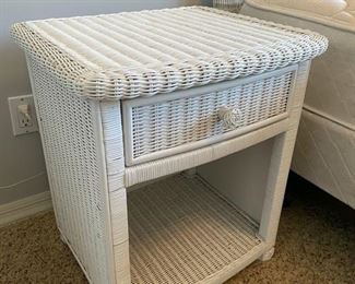 White wicker nightstand #1 21Lx19Wx25H D922