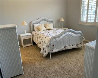 Queen size white wicker bed with mattress 86Lx59Wx54H D921