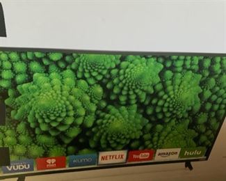 Vizio 48in LED 1080p Smart HDTV TV D48f-EO 27x43x10in HxWxD 19659