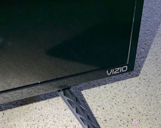 Vizio 48in LED 1080p Smart HDTV TV D48f-EO 27x43x10in HxWxD 19659