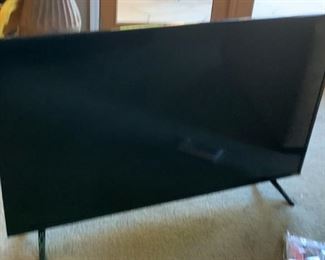 Vizio 48in LED 1080p Smart HDTV TV D48f-EO 27x43x10in HxWxD 19659