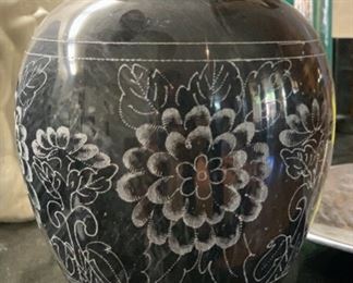 Artist Etched Pot 7in H x 6in Diameter 19635