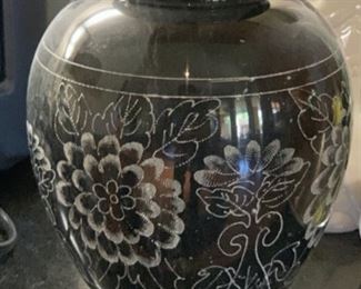 Artist Etched Pot 7in H x 6in Diameter 19635
