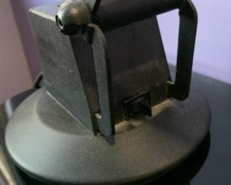 AS-IS cantilever Lamp 13x7x7in HxWxD 19613