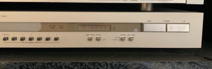 Harman Kardon TU615 FM Tuner 3x17x13in HxWxD 19608