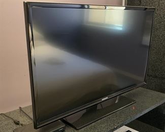 Samsung 32in LED HD TV UN32EH4003 19x29x8in HxWxD 19605