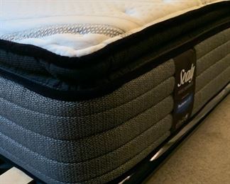 KING Roche Bobois Black Lacquer & Leather Bed w/ Sealy Performance Mattress 39x140x92in HxWxD 19603