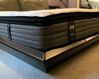 KING Roche Bobois Black Lacquer & Leather Bed w/ Sealy Performance Mattress 39x140x92in HxWxD 19603
