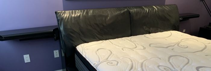 KING Roche Bobois Black Lacquer & Leather Bed w/ Sealy Performance Mattress 39x140x92in HxWxD 19603