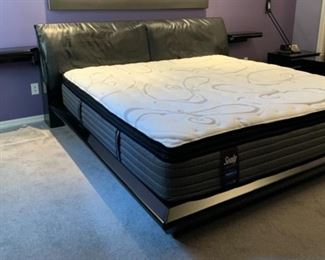 KING Roche Bobois Black Lacquer & Leather Bed w/ Sealy Performance Mattress 39x140x92in HxWxD 19603